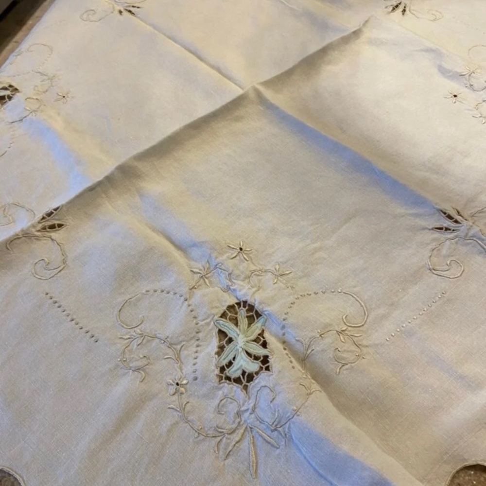 Vintage Tablecloth and napkins